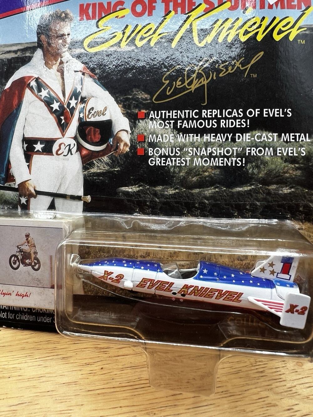 Johnny Lightning King of The Stuntmen (1998) Evel Knievel White X-2 Sky Cycle🛞